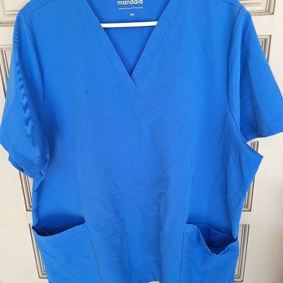 Mandala Scrub Top Sz2XL Royal Blue V Neck Short Sleeves Pockets Light Weight - Picture 4 of 6